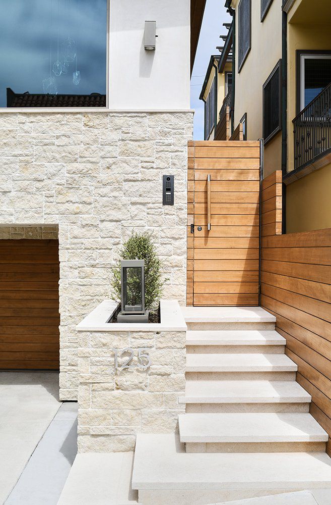 Porte et clôture en bois