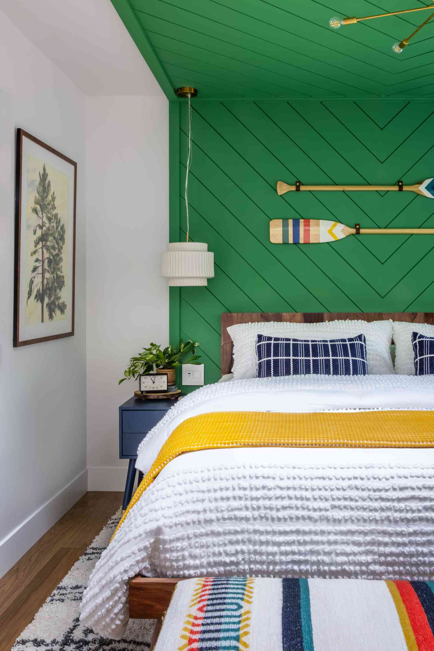 shiplap peint dans la chambre