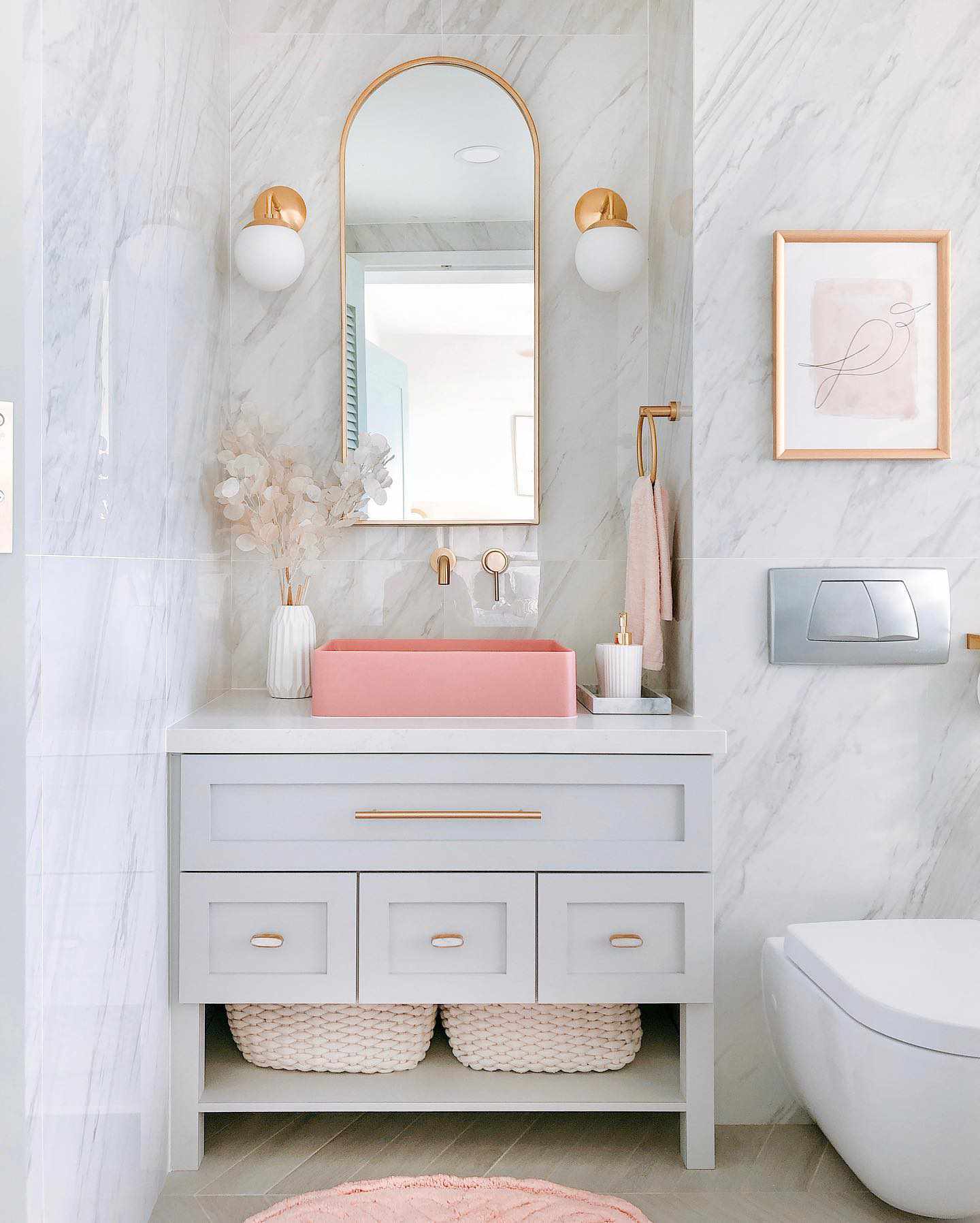 vanité de salle de bain peinte