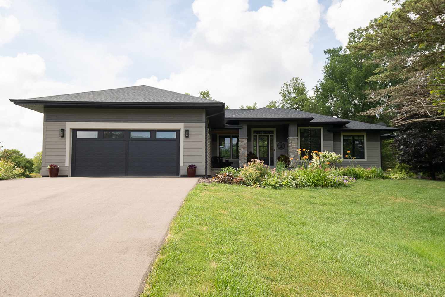extérieur de maison gris ombré
