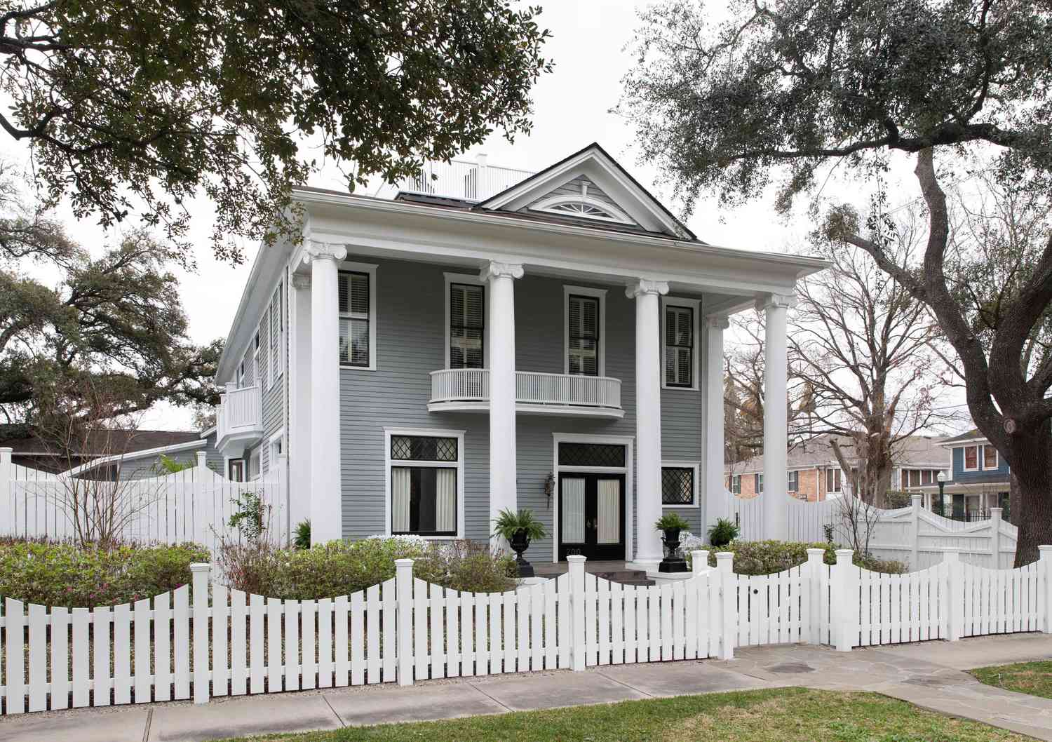 gris noir et blanc période maison