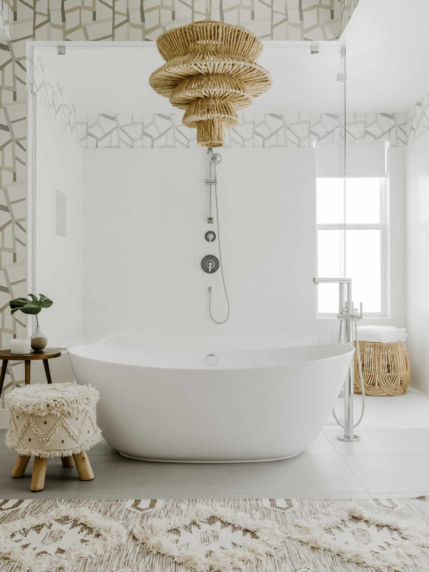 idées de salle de bain blanche de style bohème