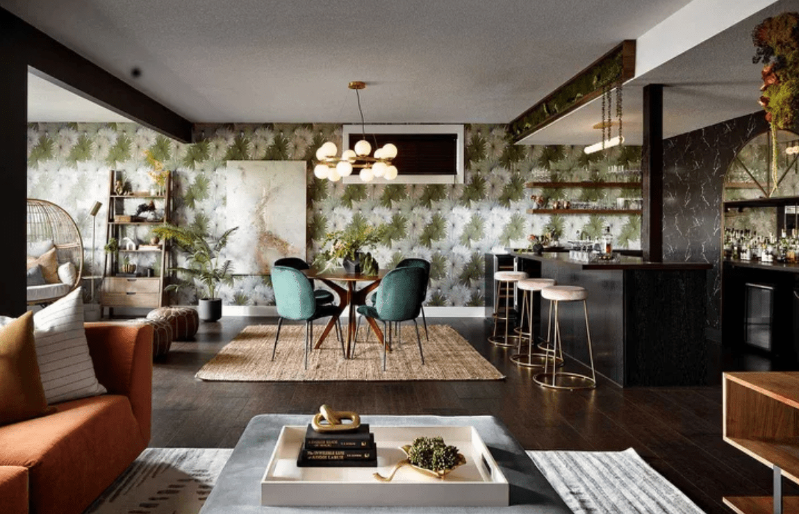 sous-sol chic avec plusieurs lampes suspendues