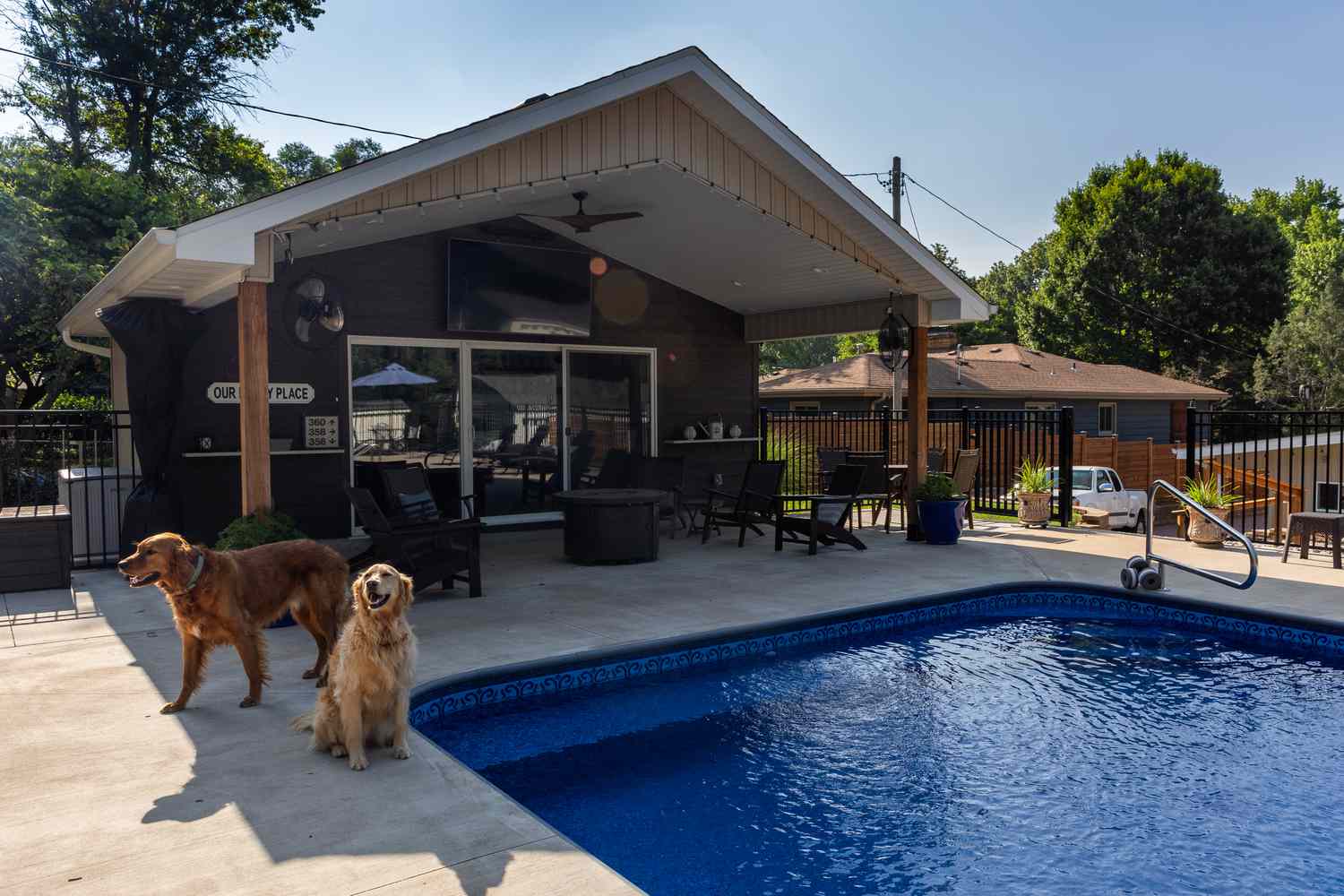 abri de piscine pour l'ombre
