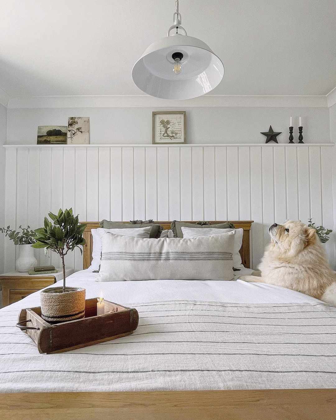 plafonnier bas dans la chambre à coucher