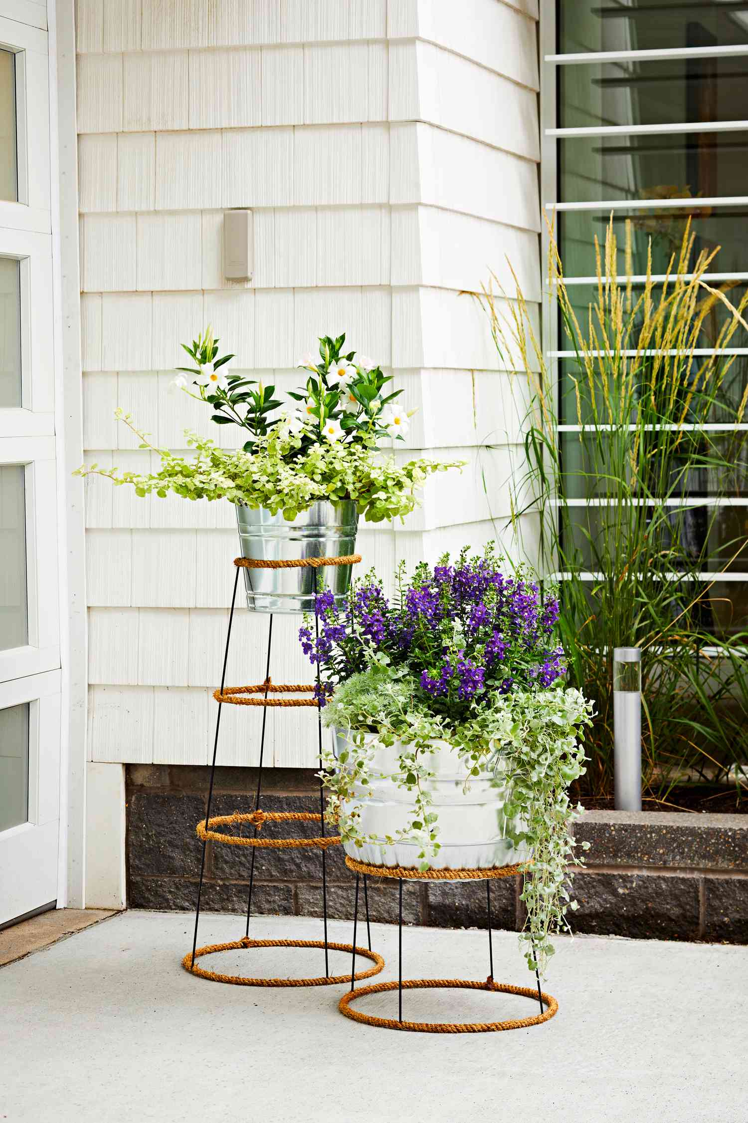 Supports de plantes DIY avec du fil de fer et du chanvre