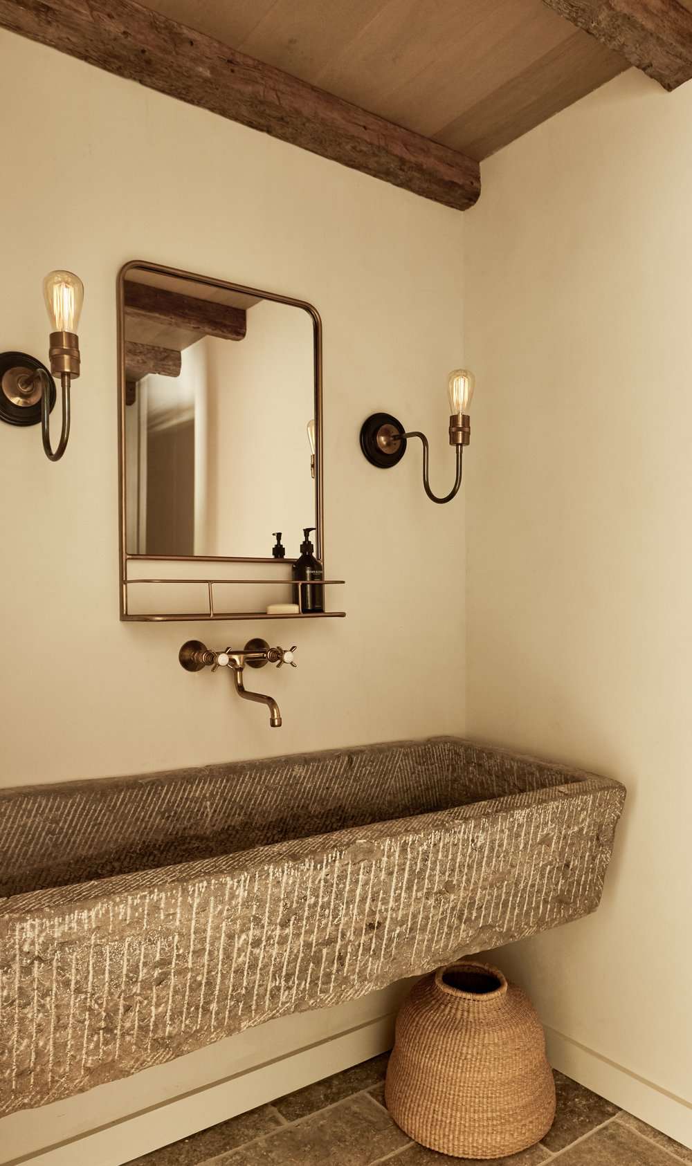 lavabo dans la salle de bain