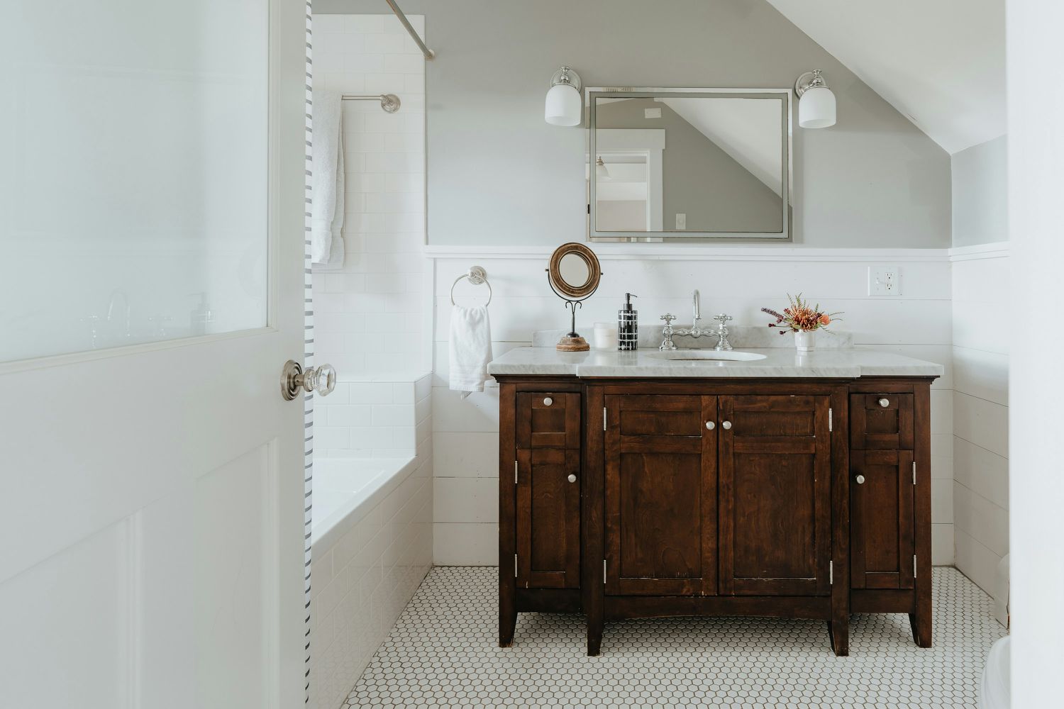 Vanité de salle de bain avec éclairage en applique