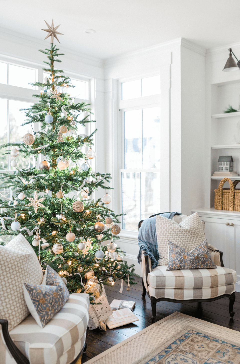 Un sapin de Noël clair et lumineux