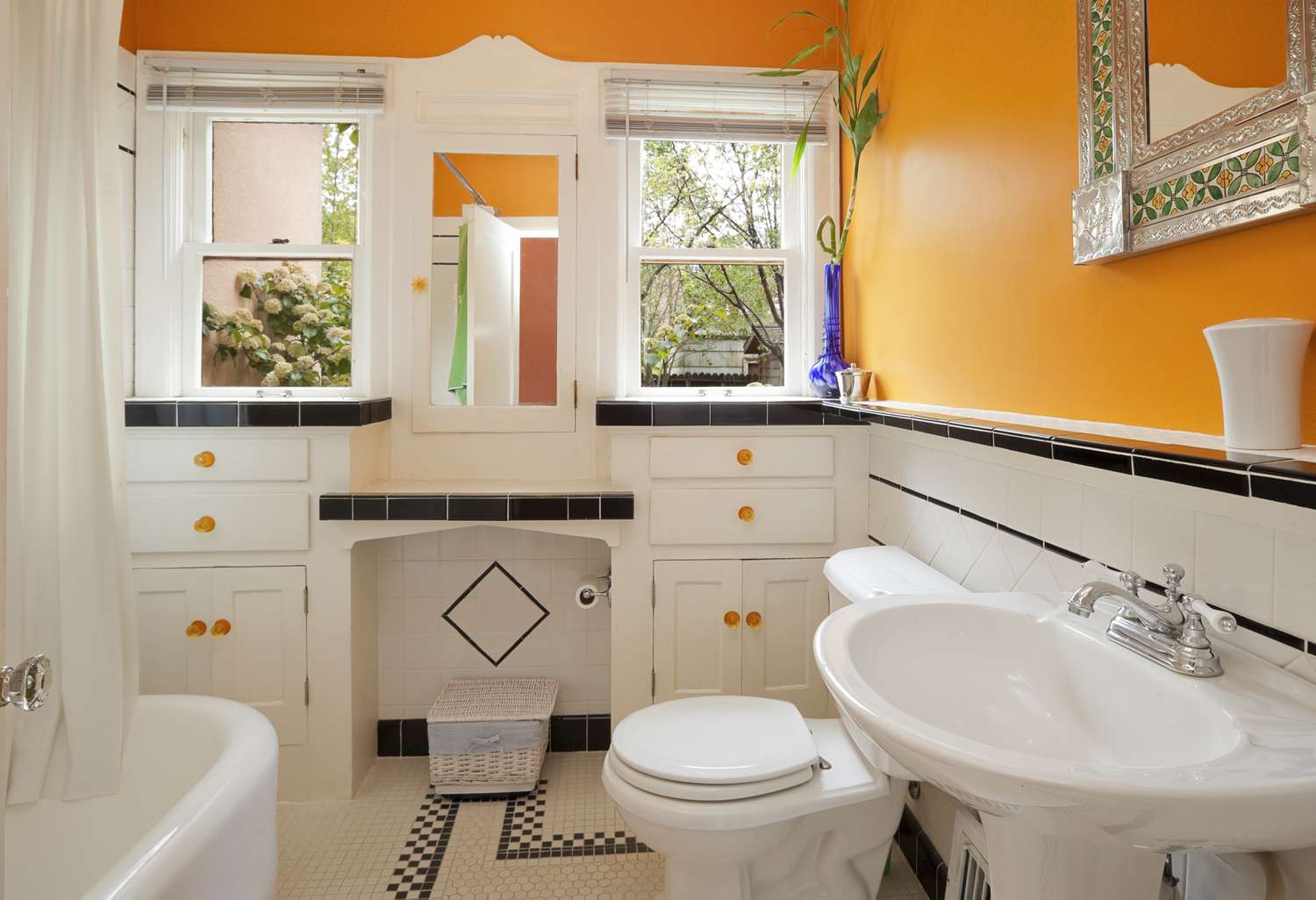 salle de bain peinte en orange