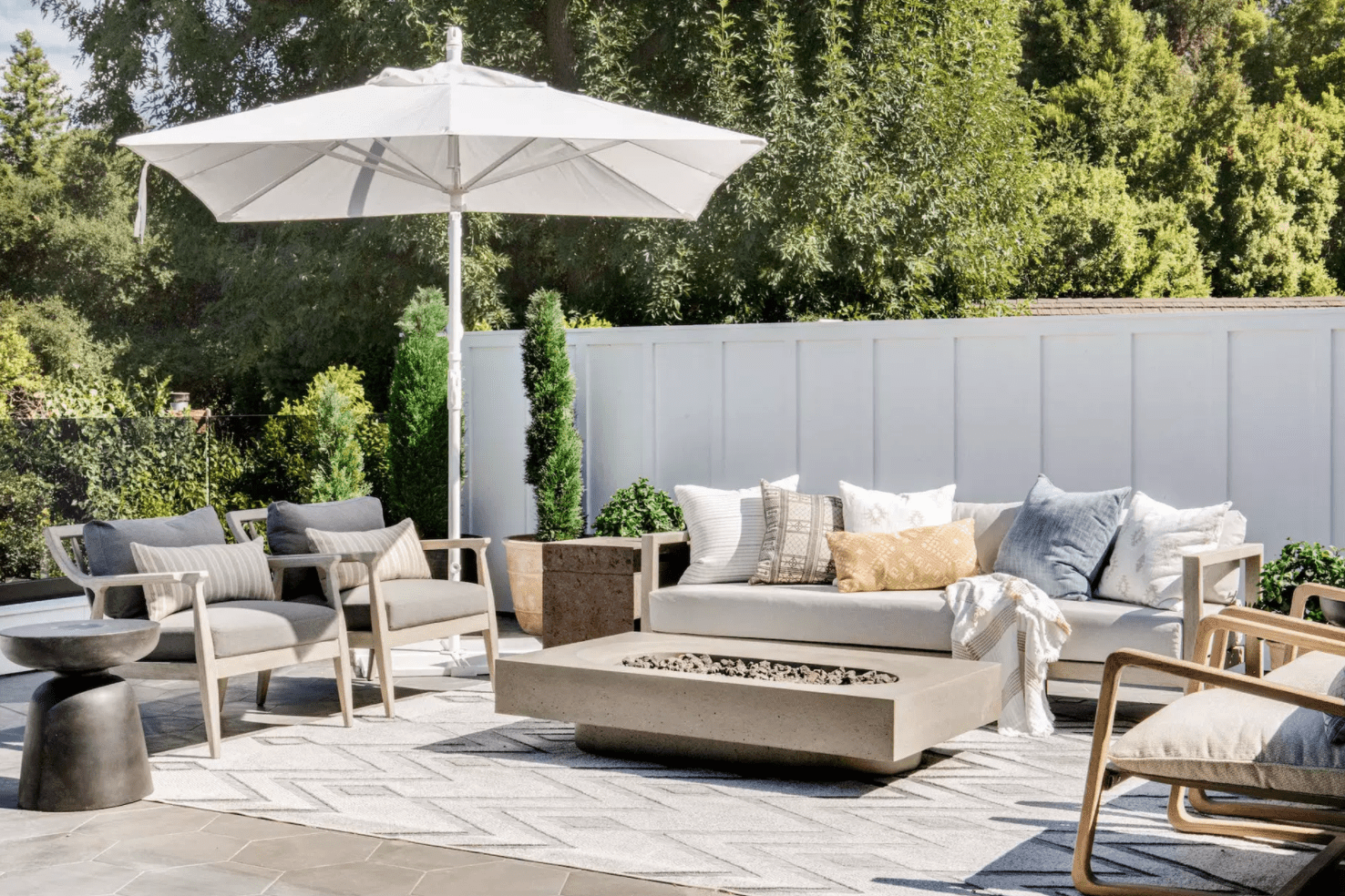 idées modernes de clôture de patio