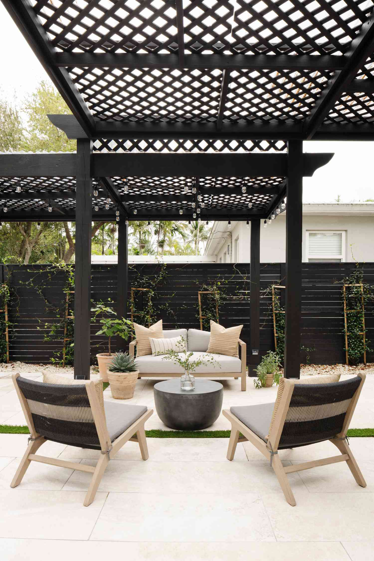 idées modernes de patio dans un jardin
