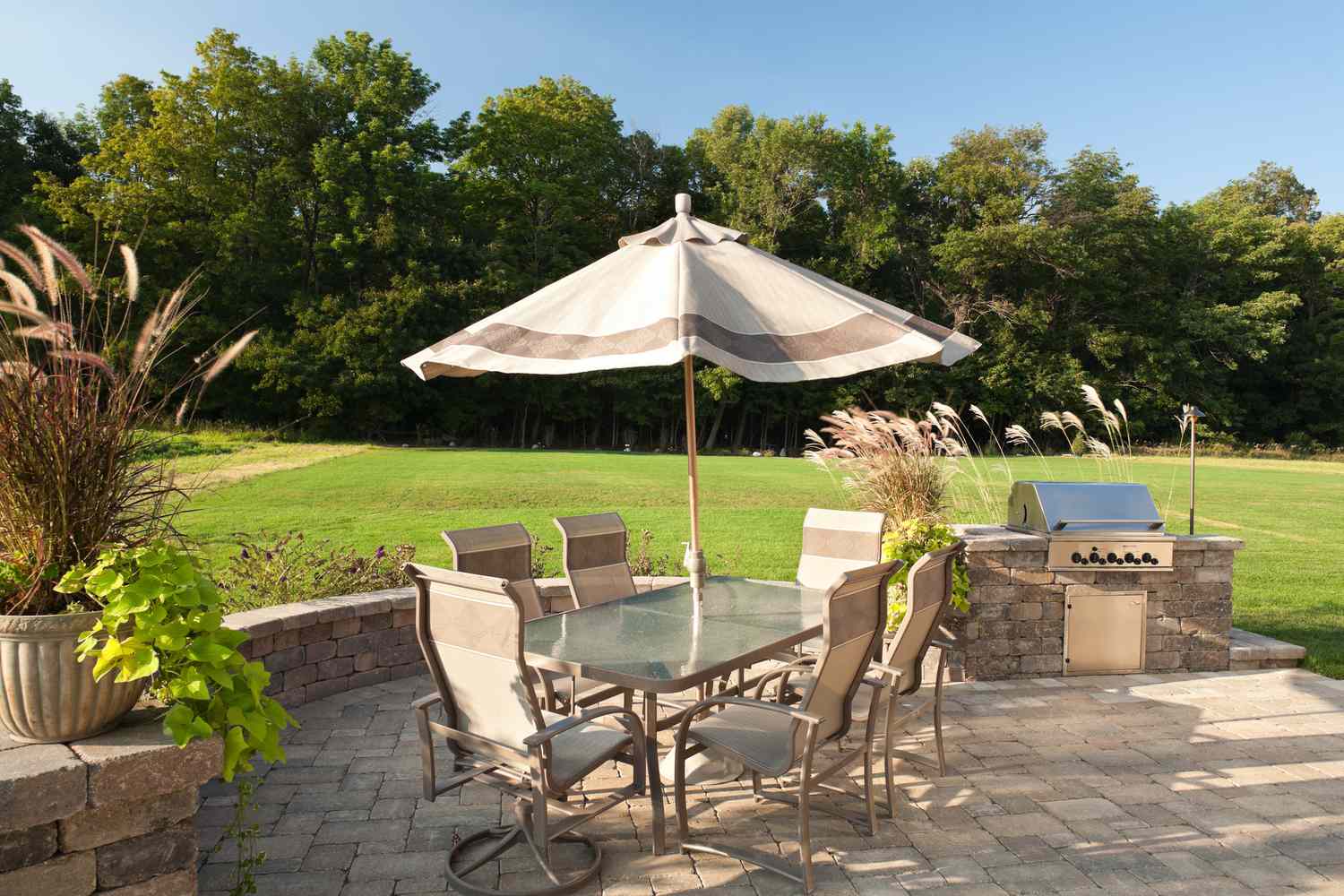 mobilier de jardin neutre