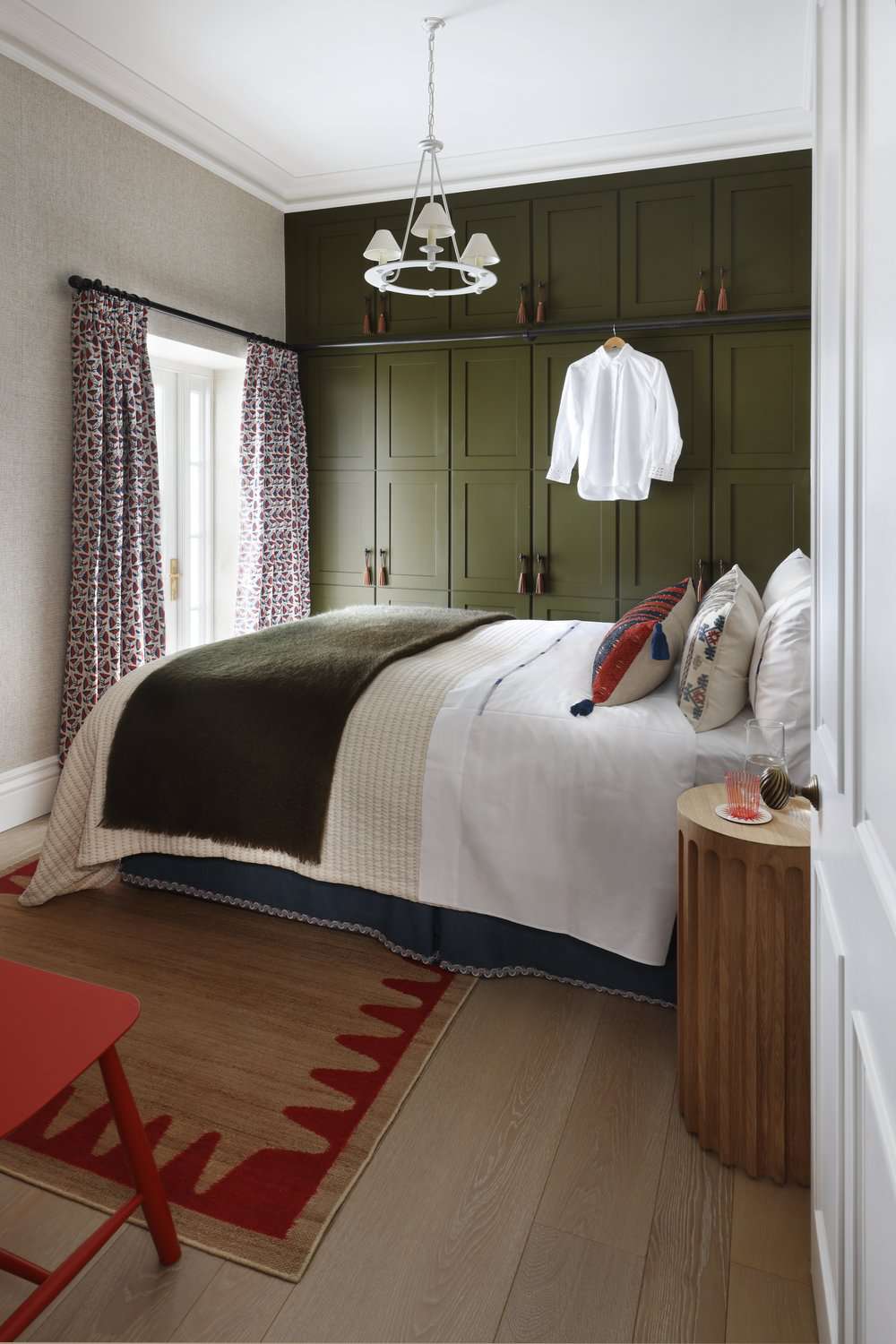 idées d'aménagement de chambre avec mur de placards