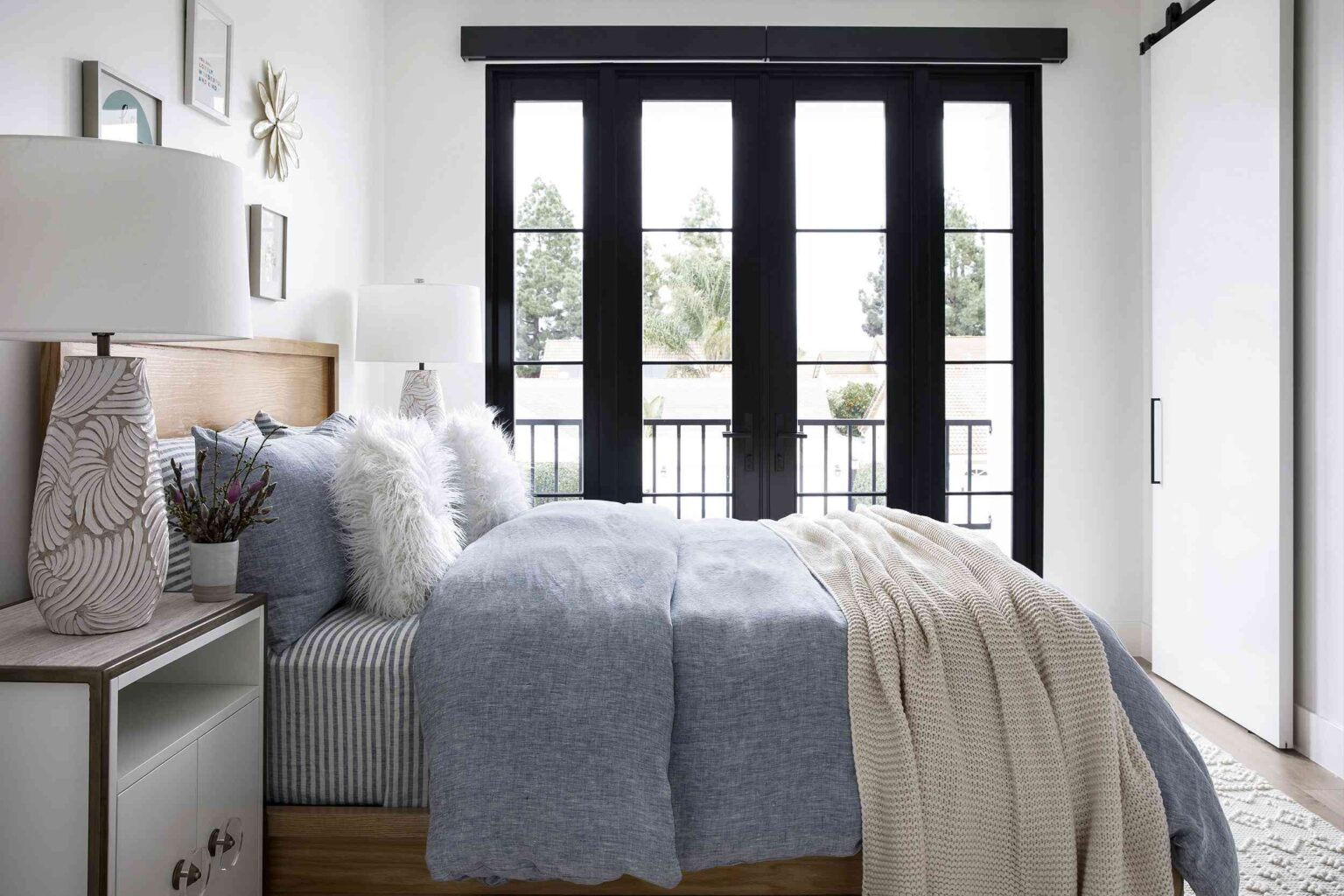 Ne vous contentez pas d’une chambre encombrée : essayez l’un de ces 12 aménagements à la place !