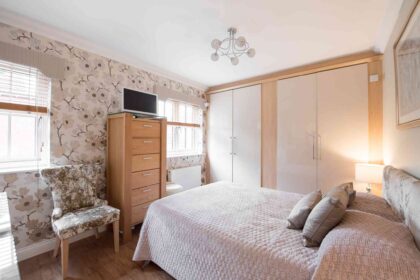 7 Éléments de Chambre qui Ruinent Instantanément Votre Espace, Selon les Designers