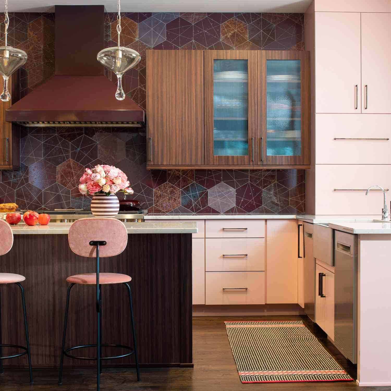 tips for styling glass kitchen cabinets with colorful dishware