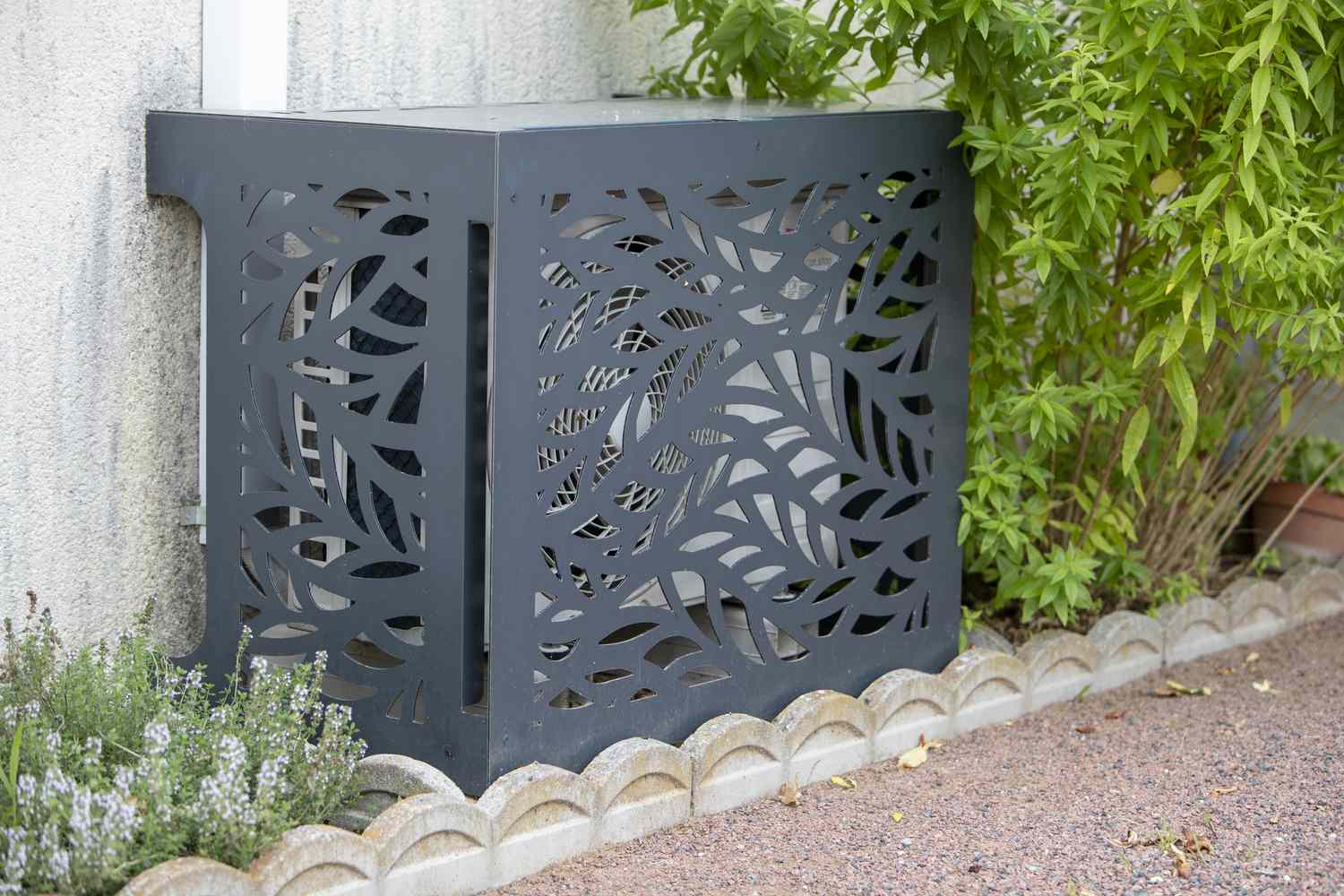 Écran de couverture de gril en métal découpé à motifs de feuilles pour unité de compresseur de climatiseur extérieur