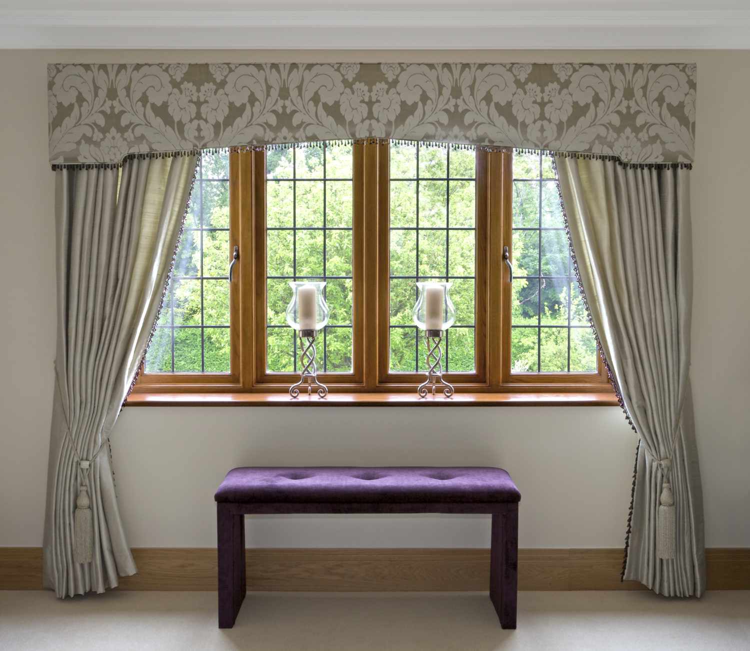 curtains and valance in dining room