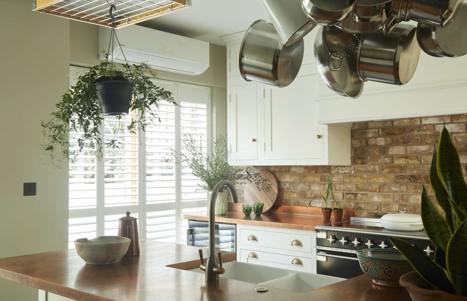 Olive & Barr Shaker Kitchen painted in Pointing with copper worktops