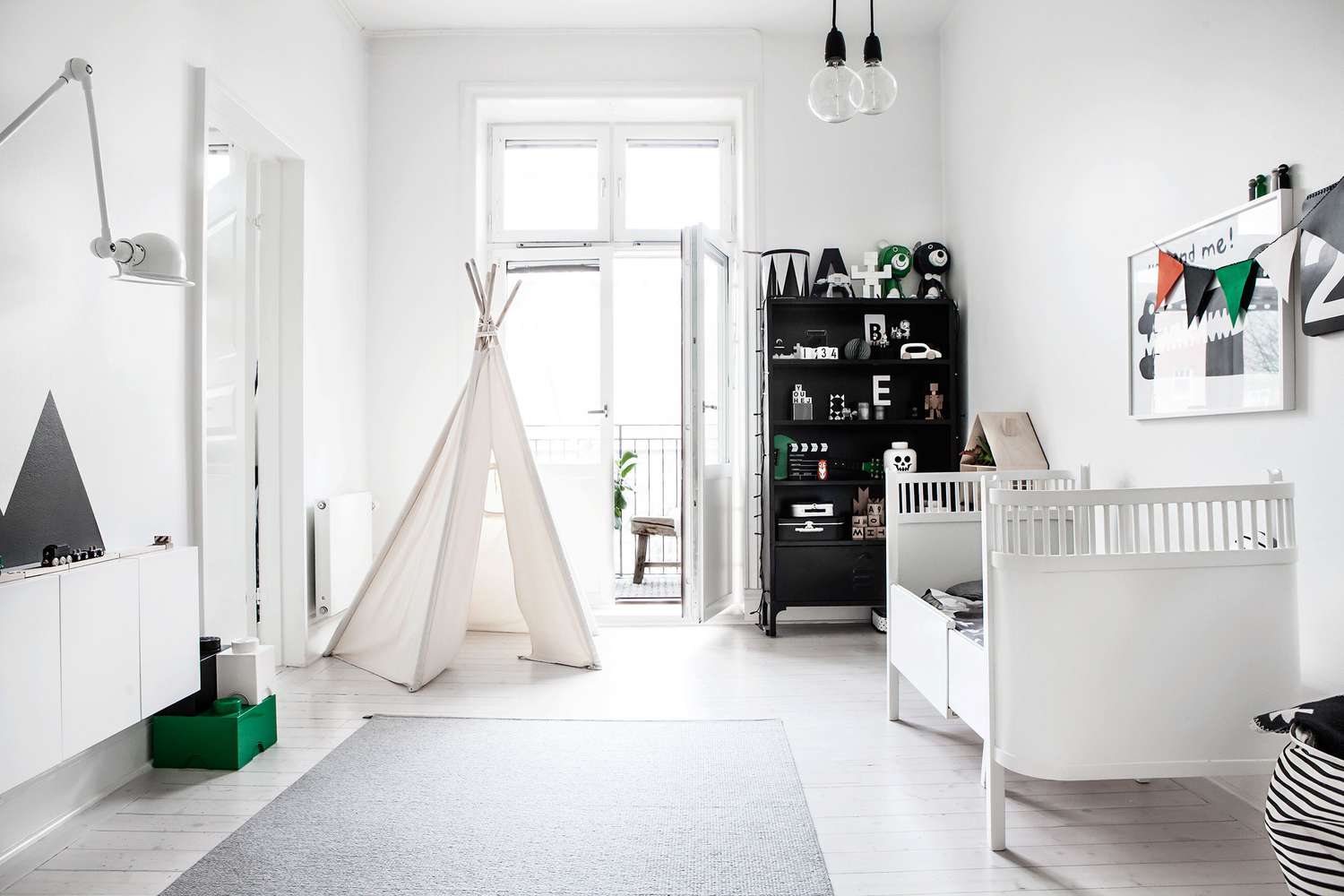 chambre d'enfant de style scandinave en noir et blanc